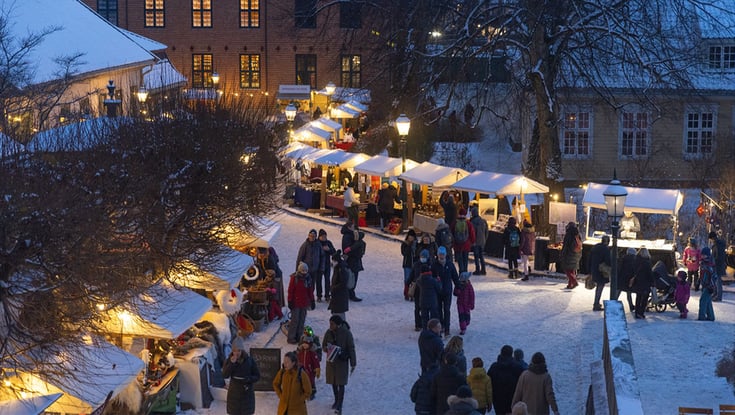 Winter market in Oslo with stalls and snow.