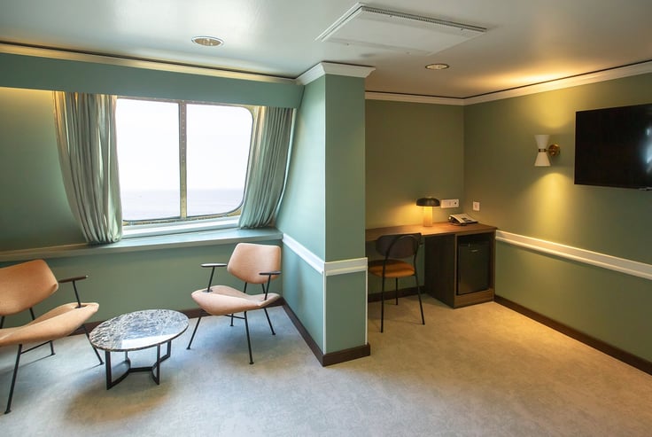 Owner’s Suite with sea view, bedroom and lounge – Nordic Crown