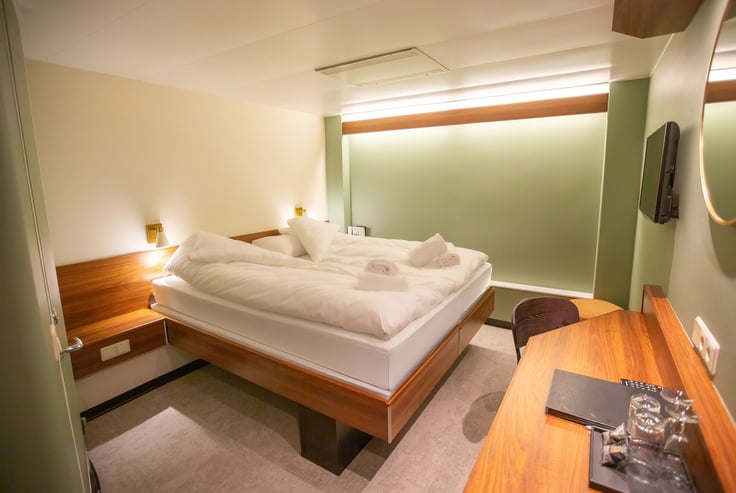 2-bed Commodore Class cabin on Crown W2_WL