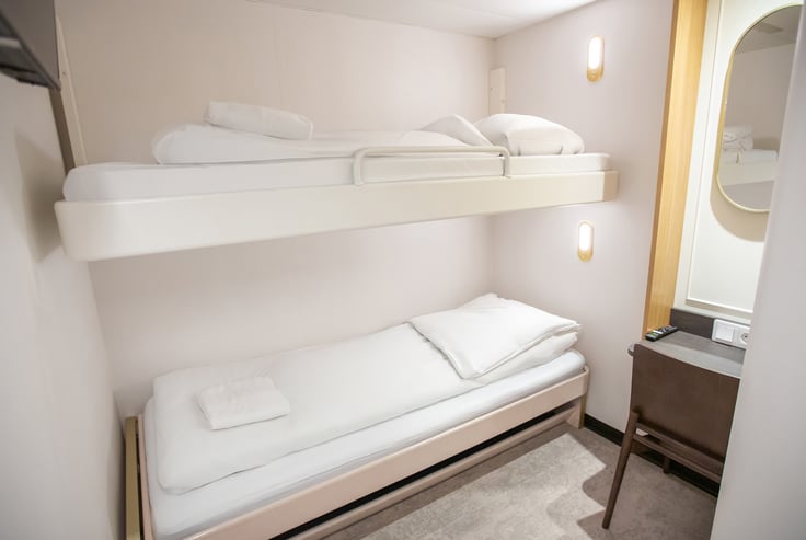 Standard inside for 2 with bunk beds - Crown