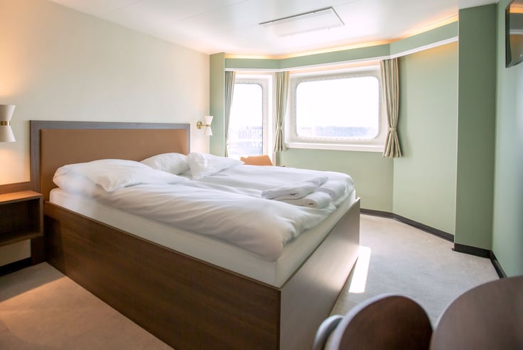 Commodore Class with view 