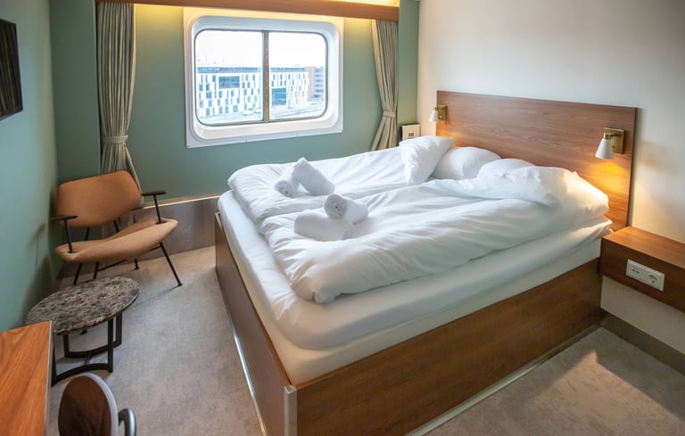 Commodore Class with view C2
