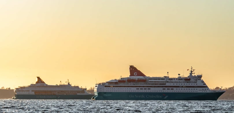 Nordic Pearl and Nordic Crown at sea